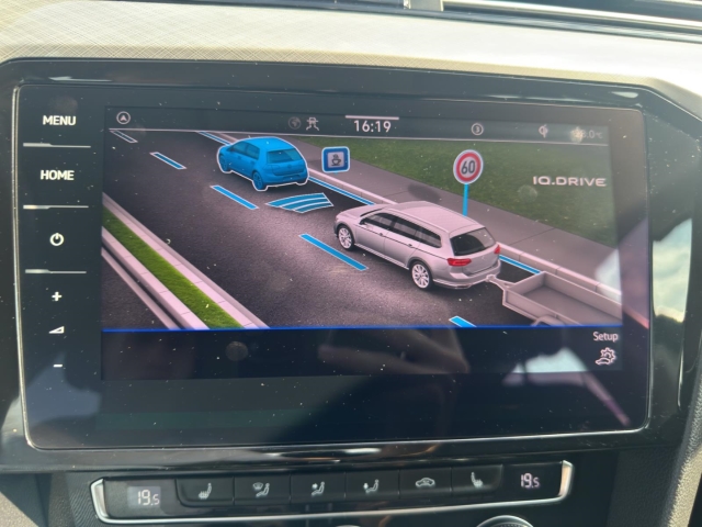 Passat Business AHK-klappbar*Navi*LED*SHZ*RüKa*