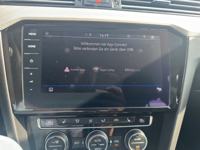 Passat Business AHK-klappbar*Navi*LED*SHZ*RüKa*
