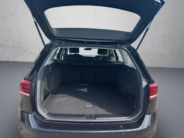Passat Business AHK-klappbar*Navi*LED*SHZ*RüKa*