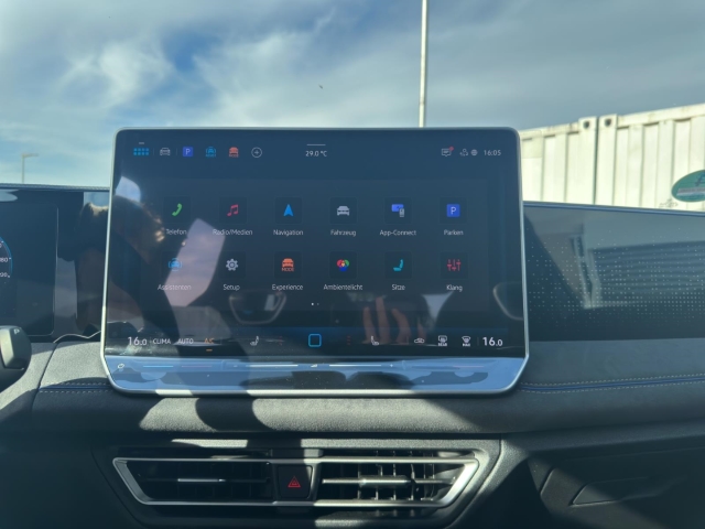 Tiguan R-Line 1,5 l eTSI OPF DSG*Navi*LED*RüKa*