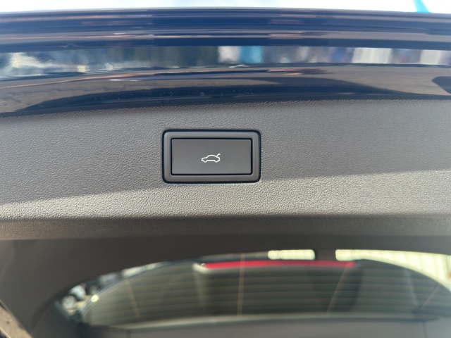 Tiguan R-Line 1,5 l eTSI OPF DSG*Navi*LED*RüKa*
