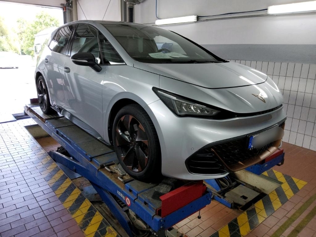 Born 62 kW Dynamic*Navi*LED*RüKa*SHZ*ACC*
