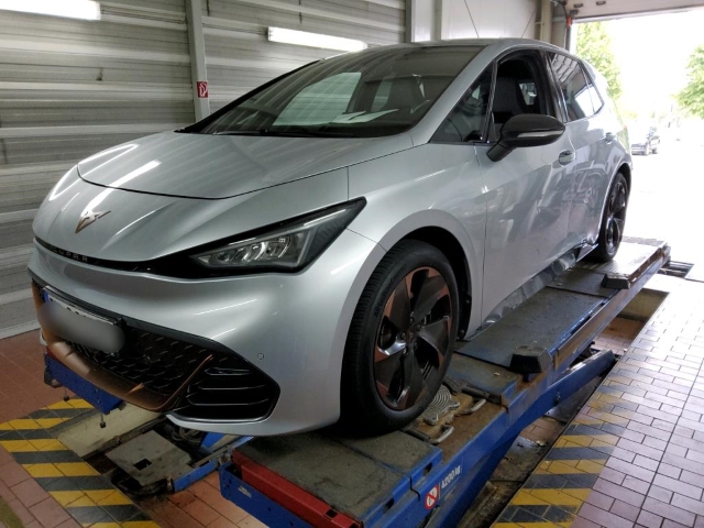 Born 62 kW Dynamic*Navi*LED*RüKa*SHZ*ACC*