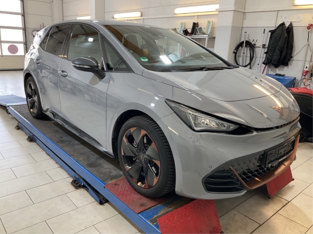 Born 63 kWh 170 kW*Dynamic*Navi*LED*RüKa*SHZ*ACC*
