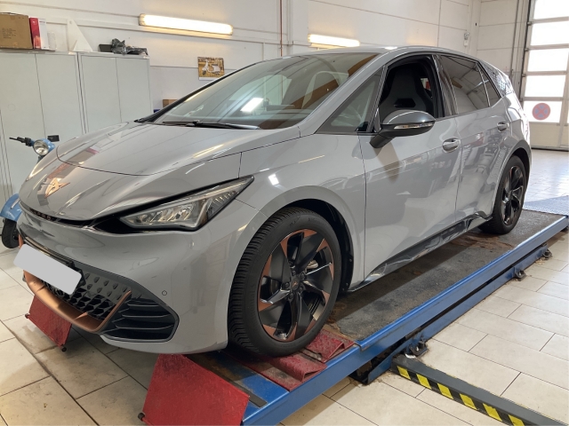 Born 63 kWh 170 kW*Dynamic*Navi*LED*RüKa*SHZ*ACC*