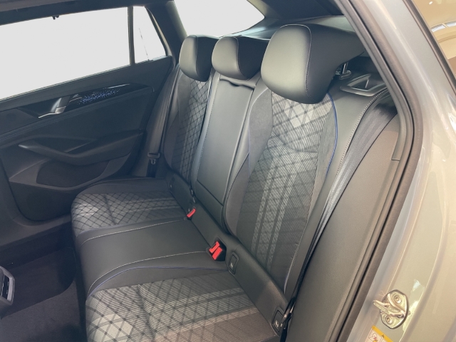 Passat Variant 1.5 TSI eHybrid R-Line*PANO*AHK*